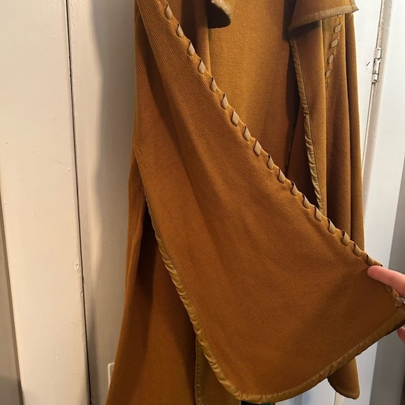 Patricia  Nash Cape - Picture 6 of 13